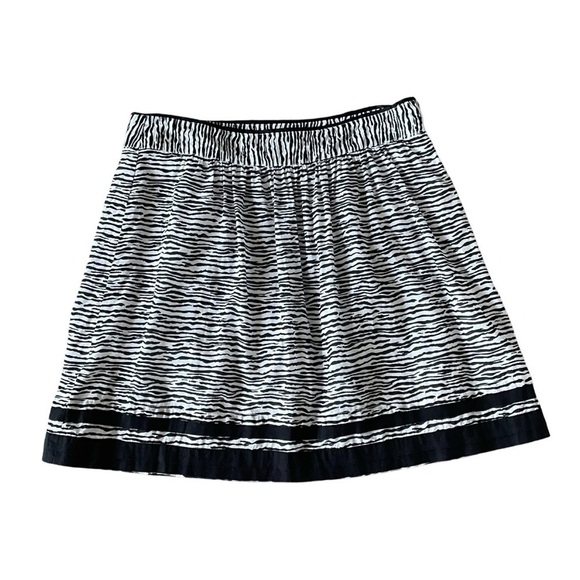 LOFT Dresses & Skirts - Ann Taylor LOFT Black & White A-Line Zebra Print Skirt Size 4 🦓